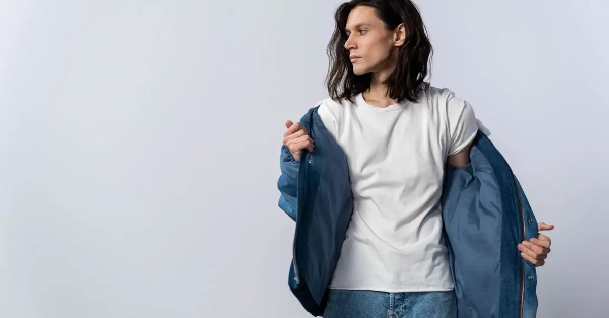 Cómo combinar prendas básicas para un look elegante