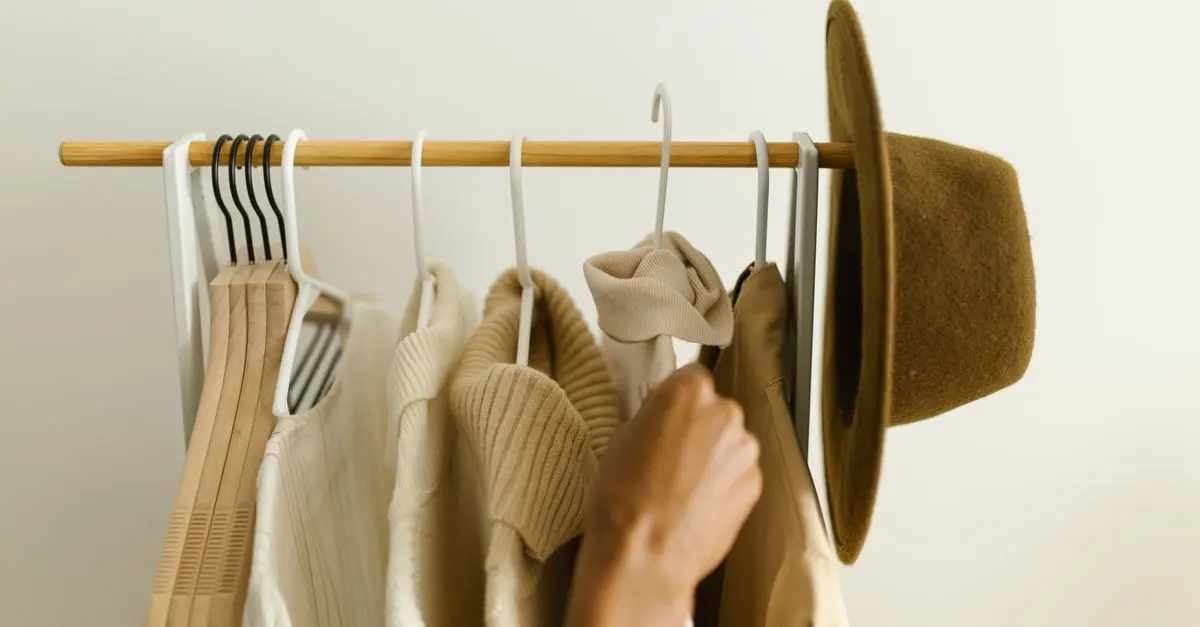Cómo crear un armario cápsula para tu moda en línea