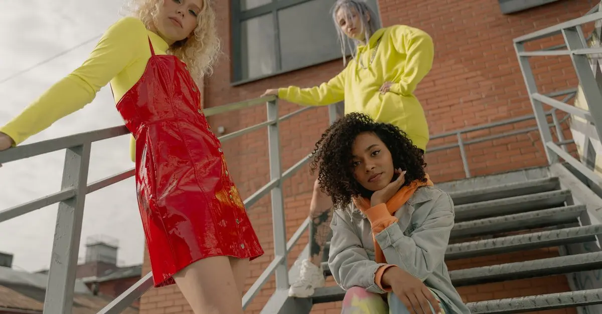 Cómo identificar las tendencias de moda en línea más relevantes