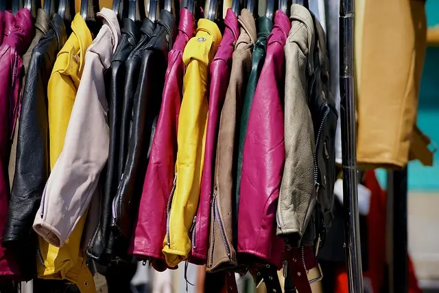 Cómo seleccionar las mejores prendas de moda en línea para tu armario