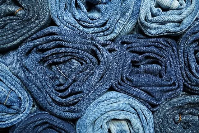 Cómo crear un armario cápsula con moda en línea