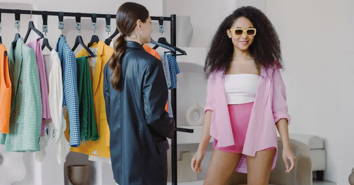 Cómo combinar prendas clave para un estilo versátil